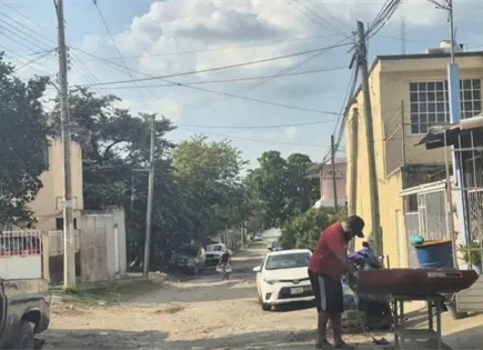 Herrero convierte la calle en su taller Herrero convierte la calle en su taller
