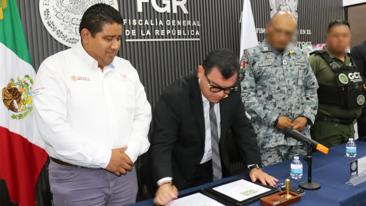 Cancelan timbre postal por 50 aniversario del INACIPE