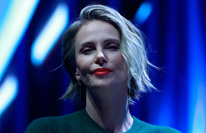 Charlize Theron defiende el cine frente a la IA