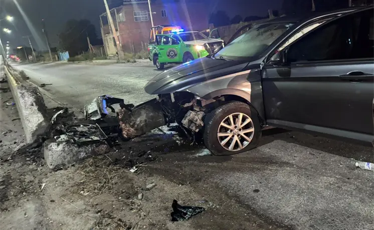 Conductor resulta lesionado tras choque en puente Rivera