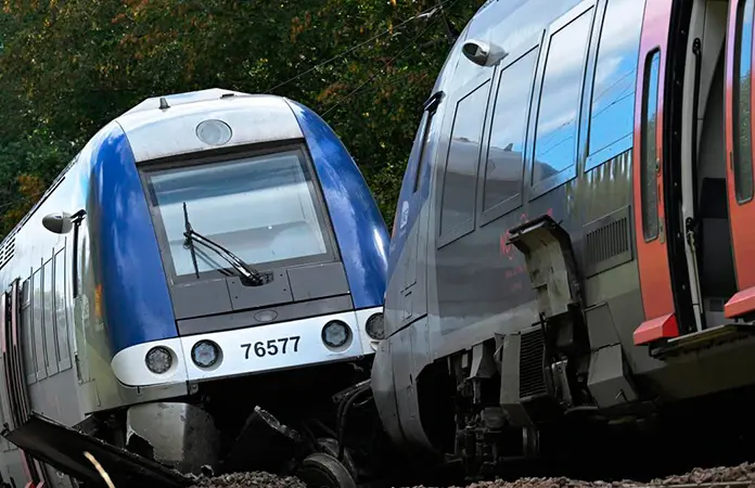 Descarrila un tren en Francia; 44 heridos