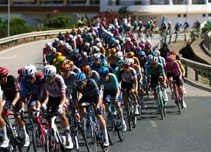 Enric Mas por fin gana la Vuelta a España tras quedar tres veces en segundo lugar Enric Mas por fin gana la Vuelta a España tras quedar tres veces en segundo lugar