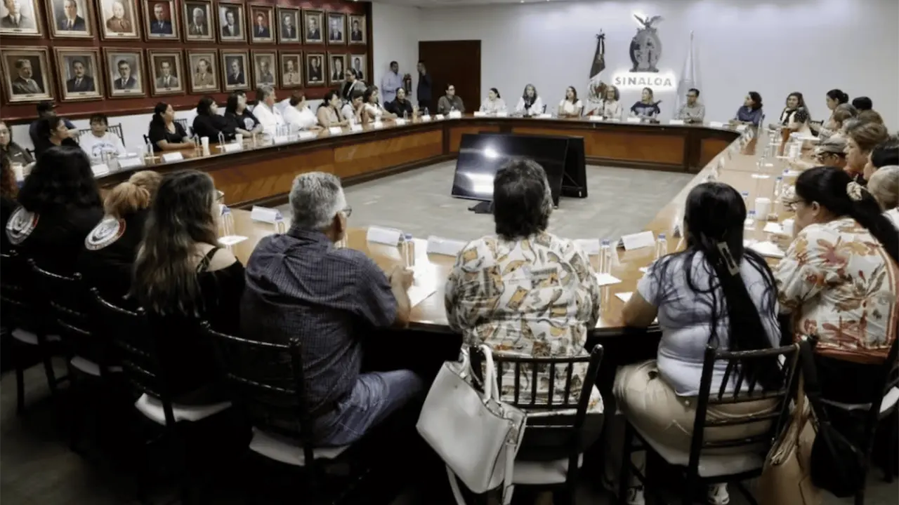 Gobernadora interina de Sinaloa se reúne con buscadoras de seis municipios