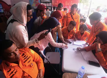 Indonesia busca a 129 desaparecidos tras naufragio de ferry en mar de Java Indonesia busca a 129 desaparecidos tras naufragio de ferry en mar de Java
