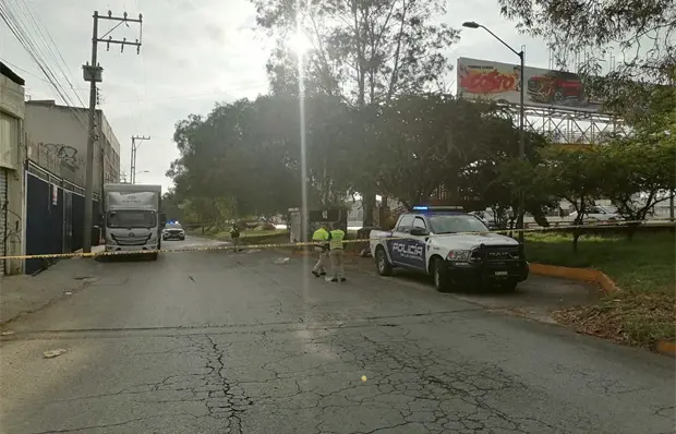 Localizan a persona sin vida en puente peatonal de Salvador Nava