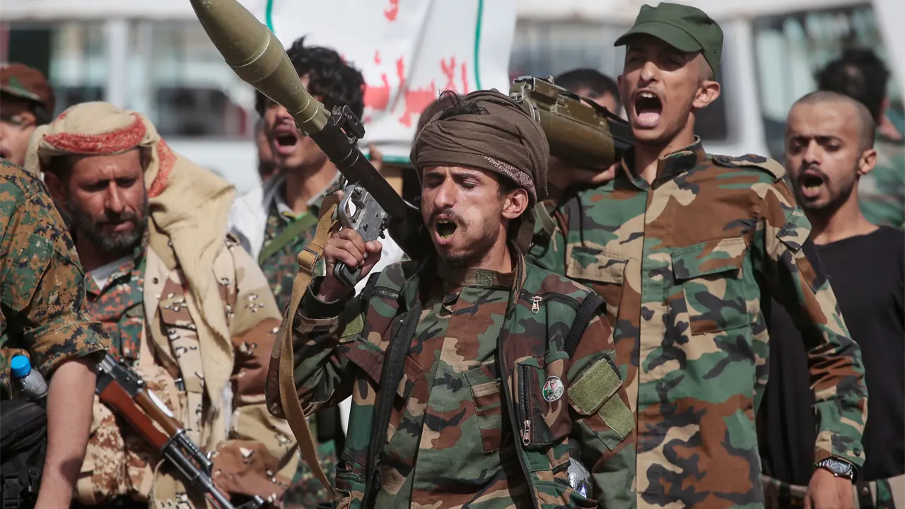 Rebeldes hutíes capturan isla Mayun en Yemen: clave para el mar Rojo