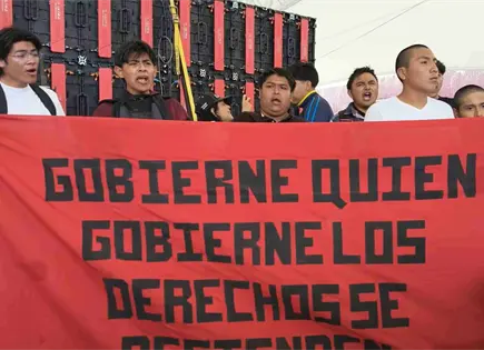 Segob atiende protesta de estudiantes en evento de Sheinbaum