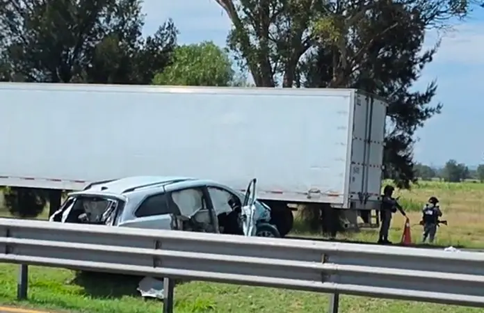 Trágico accidente sufre familia, muere un menor