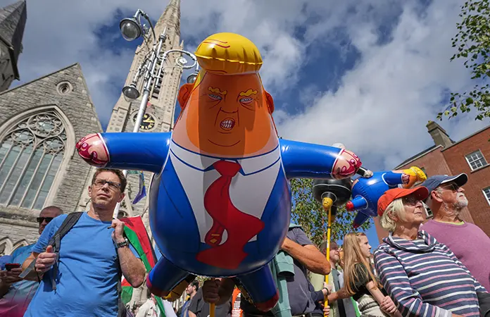 Trump desata la furia en Irlanda