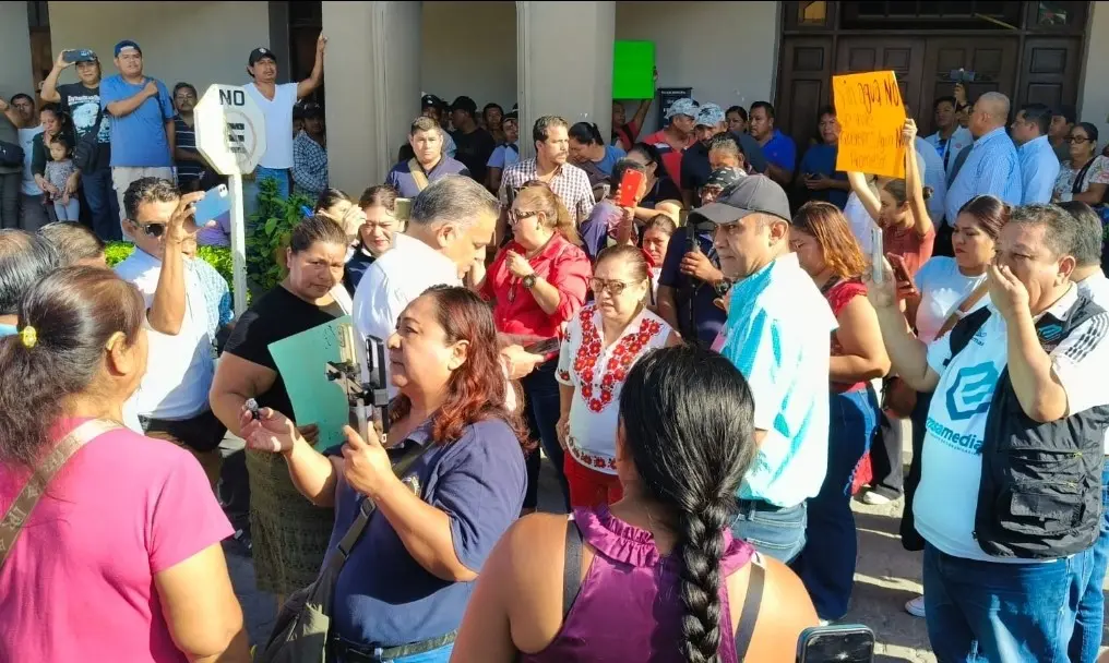 Bloquean alcaldía en Ciudad Valles por falta de agua