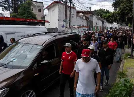 Despiden a "Carlitos", víctima de explosión Despiden a "Carlitos", víctima de explosión