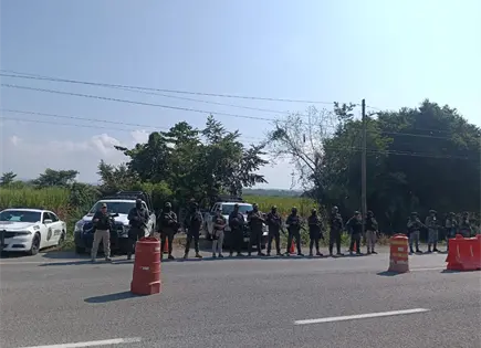 Despliegan operativo "Escudo Huasteco" en accesos a Ciudad Valles Despliegan operativo "Escudo Huasteco" en accesos a Ciudad Valles