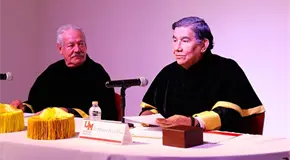 Galardonan al académico y escritor Gonzalo Celorio