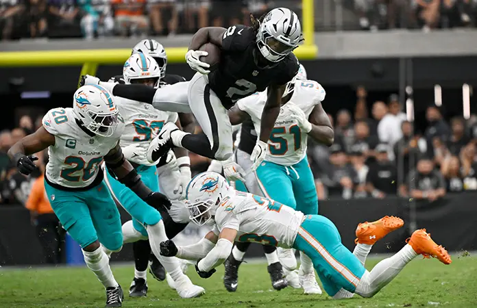Guía Cousins al triunfo a Raiders