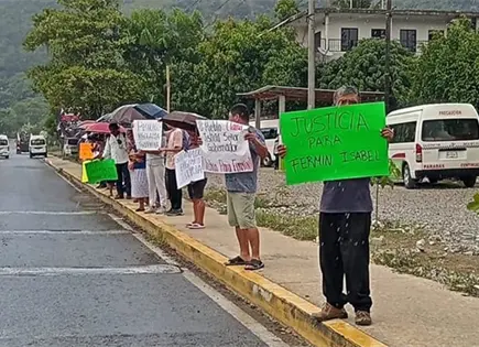 Habitantes de Picholco se vuelven a manifestar Habitantes de Picholco se vuelven a manifestar