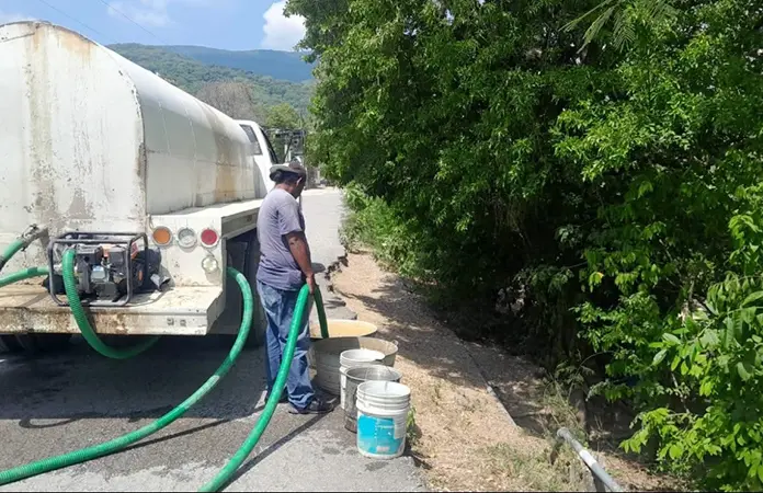 Por enésima ocasión, zona tének sin agua