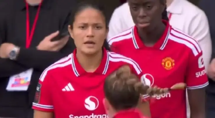 Rebeca Bernal hace historia al debutar con Manchester United en Inglaterra