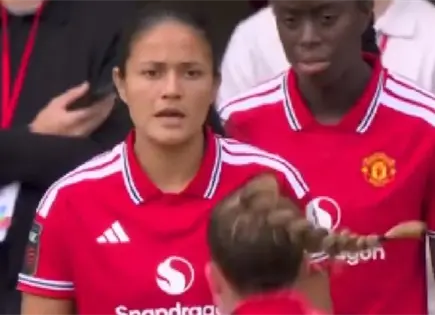 Rebeca Bernal hace historia al debutar con Manchester United en Inglaterra Rebeca Bernal hace historia al debutar con Manchester United en Inglaterra