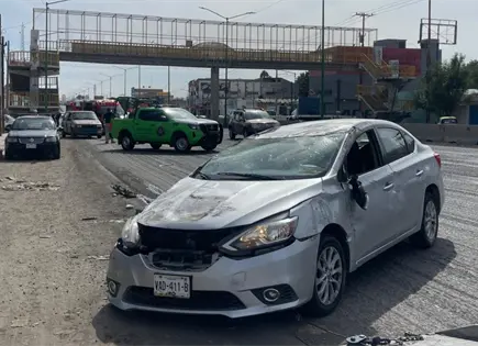 Fotos | Accidente en carretera a Rioverde deja tres heridos