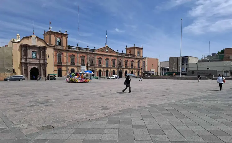 Descartan proyecto de arbolado en Plaza de los Fundadores Descartan proyecto de arbolado en Plaza de los Fundadores