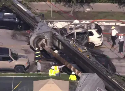 Desplome de grúa en Miami deja cuatro heridos leves Desplome de grúa en Miami deja cuatro heridos leves