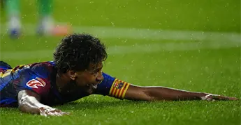 Barcelona aplasta al Racing y firma su mejor inicio hist&oacute;rico