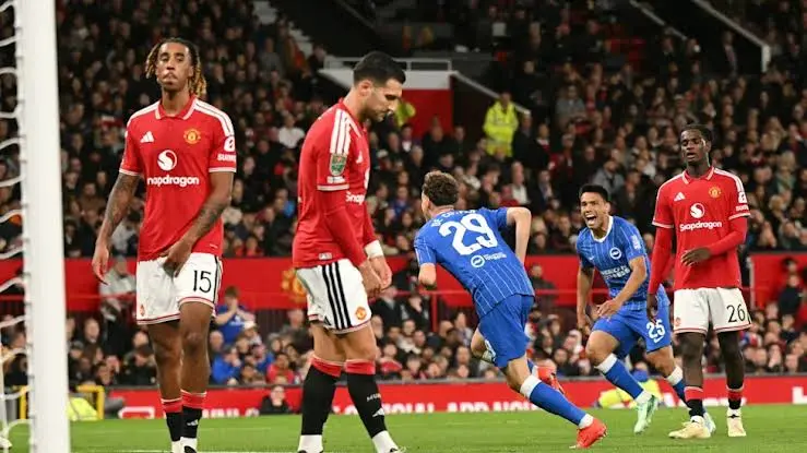 Manchester United se desploma: pierde una ventaja de dos goles y queda eliminado