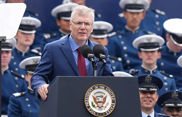 EU reconoce que tiene armas en el espacio