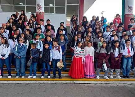 Fiestas patrias llenan de color las escuelas