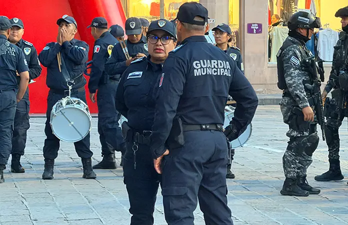Reprueba el alcalde exhibición de policías