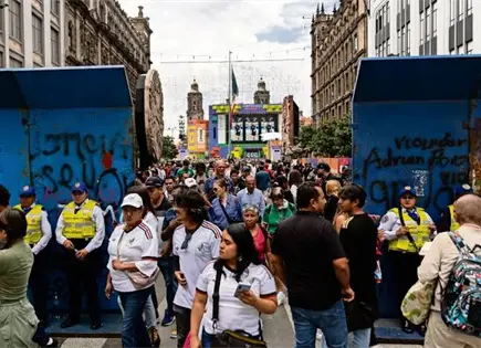 Restringen acceso al Z&oacute;calo; asistentes con brazalete tienen ingreso preferente