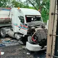 Tráiler quiso ganarle el paso al tren y lo embisten Tráiler quiso ganarle el paso al tren y lo embisten