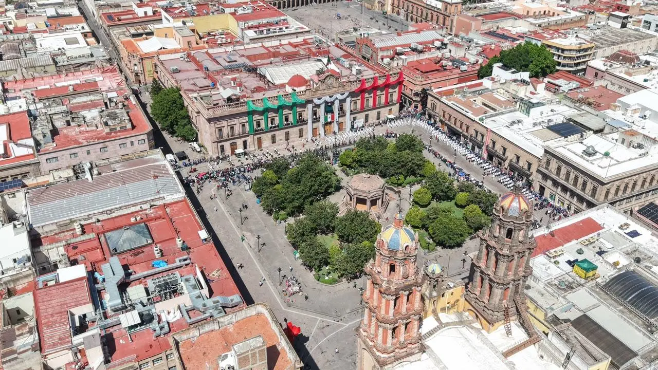 Vierten gas butano al drenaje del Centro