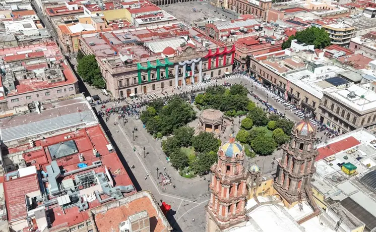 Vierten gas butano al drenaje del Centro Vierten gas butano al drenaje del Centro