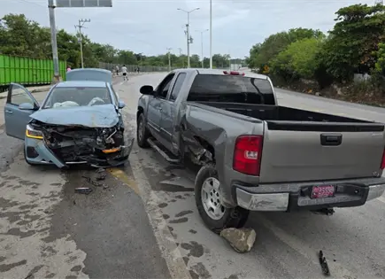 Choque en la Valles-Tamazunchale deja tres lesionados