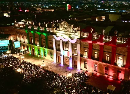 Gallardo encabeza Grito de Independencia en Plaza de Armas Gallardo encabeza Grito de Independencia en Plaza de Armas
