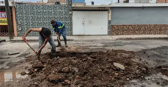 Interapas repara fugas en dos colonias de la capital