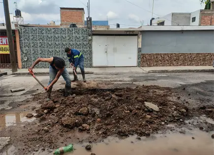 Interapas repara fugas en dos colonias de la capital Interapas repara fugas en dos colonias de la capital