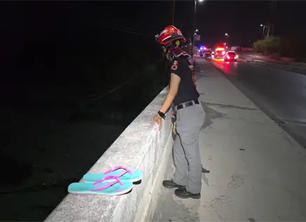 Mujer muere tras caer de puente al r&iacute;o Pesquer&iacute;a en Apodaca, NL