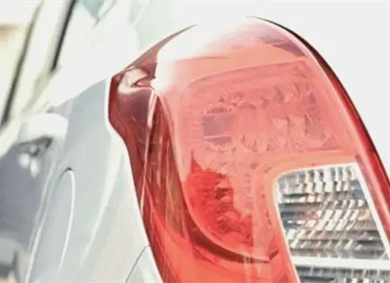 &iquest;Por qu&eacute; los faros del auto se ponen amarillos?
