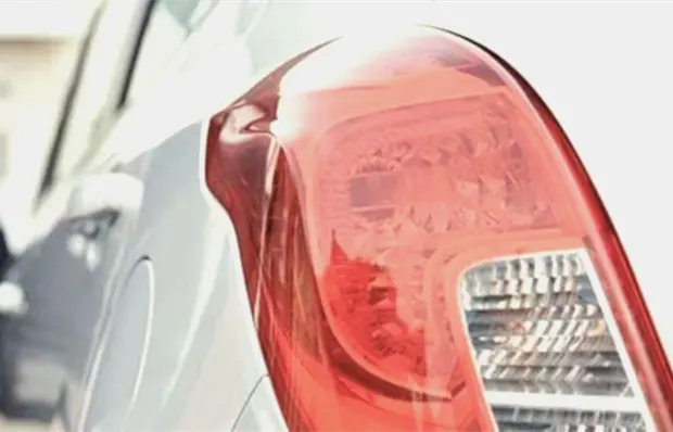 &iquest;Por qu&eacute; los faros del auto se ponen amarillos?