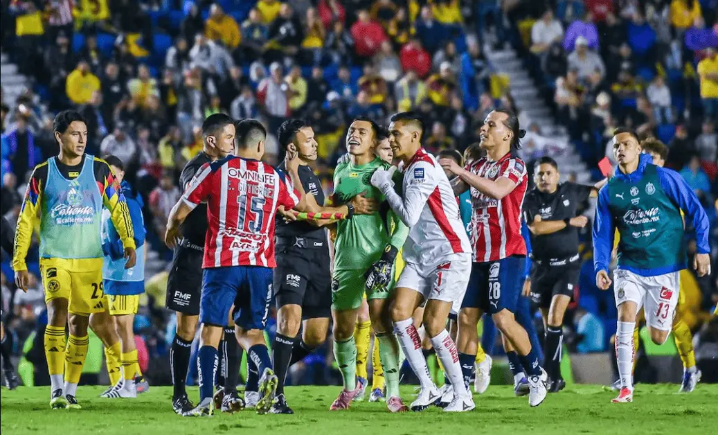 América vs Chivas: las peleas que marcaron el Clásico Nacional