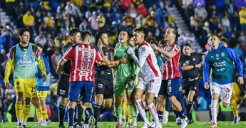 Am&eacute;rica vs Chivas: las peleas que marcaron el Cl&aacute;sico Nacional
