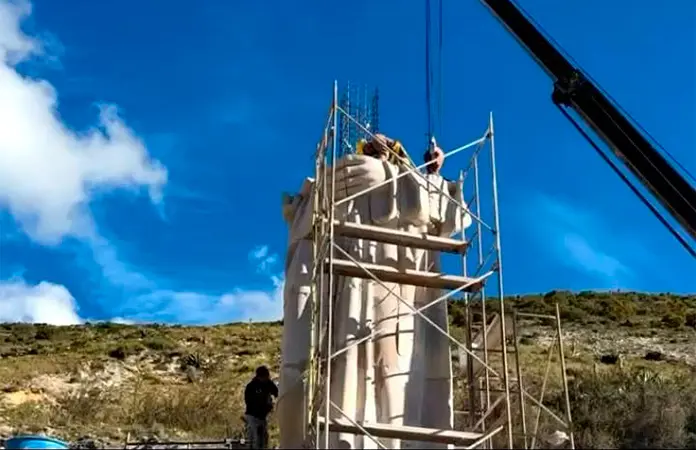 Construyen estatua de San Francisco de Asís