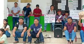 Habitantes toman la presidencia de Tancanhuitz