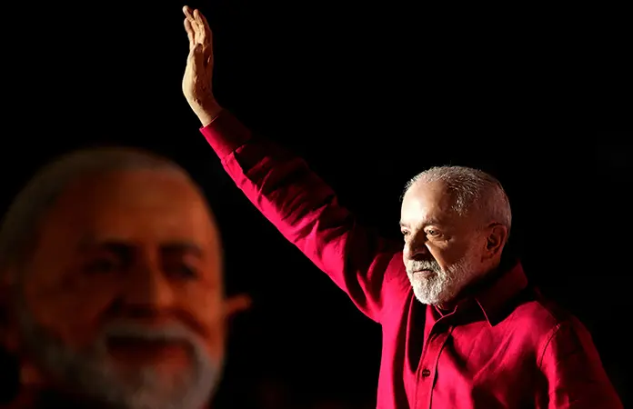 Lula aumenta 15% la "Bolsa Familia"