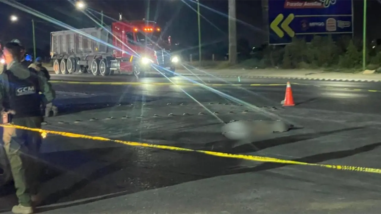 Tráiler arrolla y mata a peatón en la carretera 57