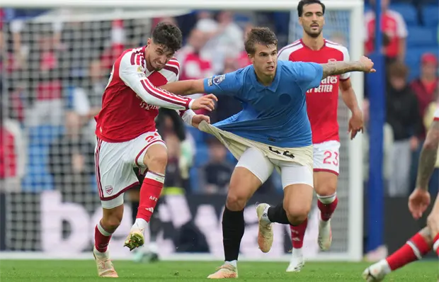 Brighton desnuda al campe&oacute;n Arsenal
