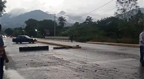 Caso Fermín desata nuevo bloqueo en la México-Laredo