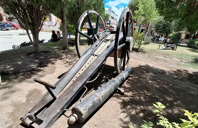 Dañan histórico cañón de la Independencia